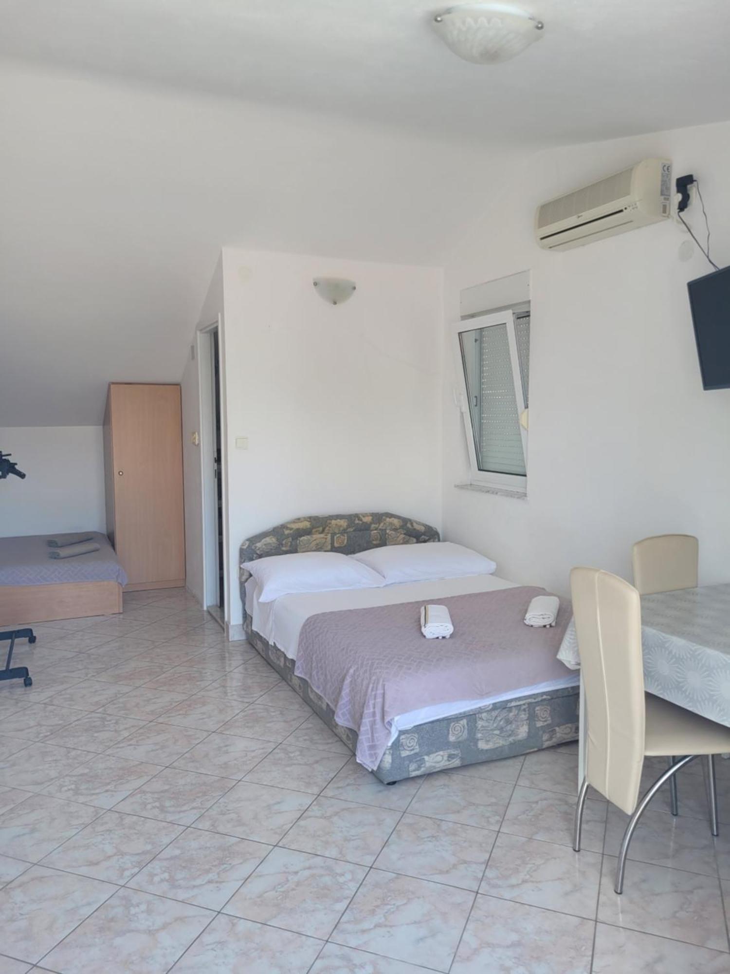 Apartments Nina Sutivan Bagian luar foto